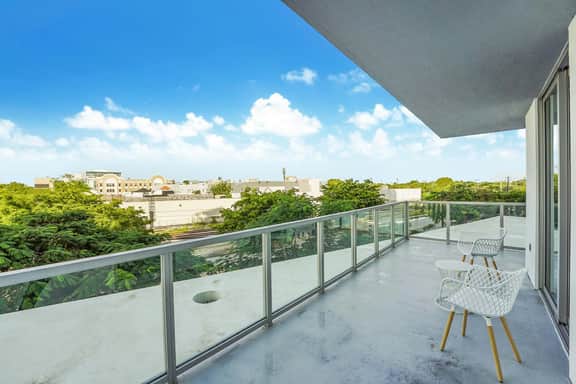 Boho Chic 1Bdrm+Den Condo-Miami Design Dist - Image 5