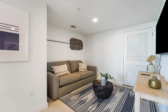 Boho Chic 1Bdrm+Den Condo-Miami Design Dist - Image 4