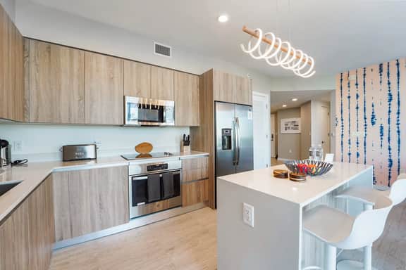 Boho Chic 1Bdrm+Den Condo-Miami Design Dist - Image 3