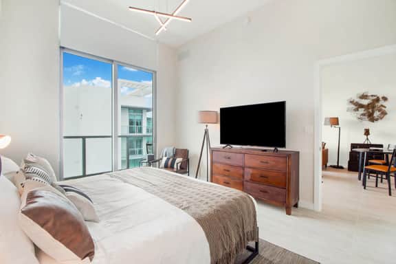 Stylish Penthouse 1 Bdrm Condo Great Views - Image 5