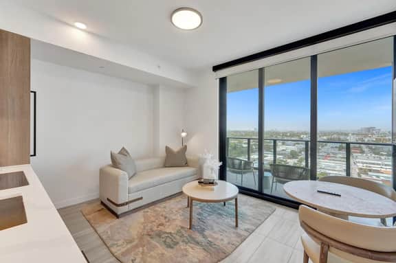 Luxury in the Sky | 17th Floor 1BR, Pool,Gym,Beach - Image 2