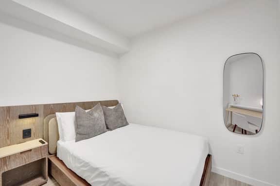 Luxury in the Sky | 17th Floor 1BR, Pool,Gym,Beach - Image 5