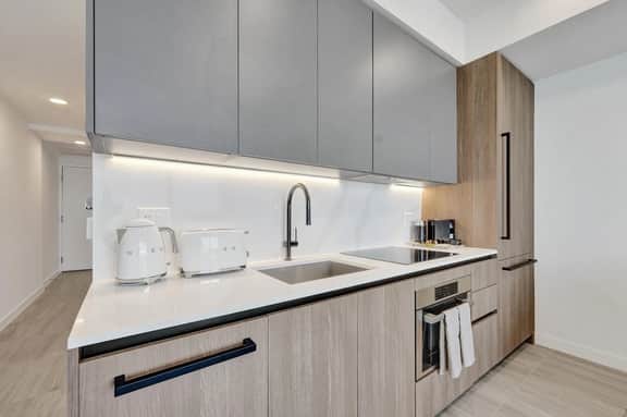 Luxury in the Sky | 17th Floor 1BR, Pool,Gym,Beach - Image 4