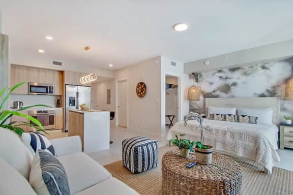 Stylish Modern Studio In The Heart Of Miami - Image 2
