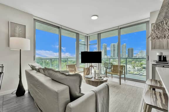 New Stunning Ocean Views, 2 Bdrms corner Condo - Image 3