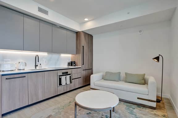 Luxury Miami Beach Escape|Pool, Gym & Beach Access - Image 4
