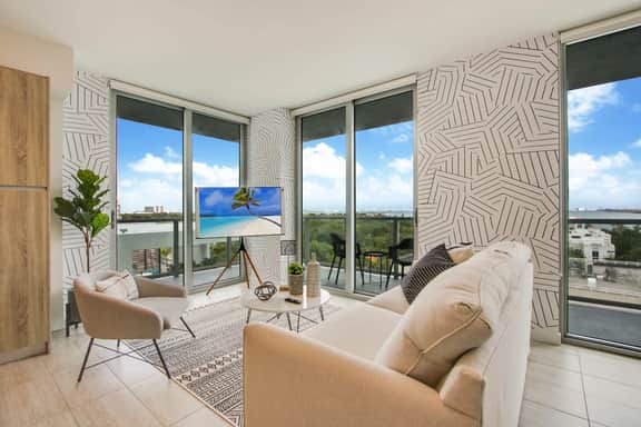 Bayviews 2 Bdrm Miami Design Apt! - Image 2