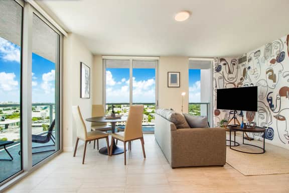 New Artsy & Cozy 1Bdrm Condo In The Best Area - Image 2